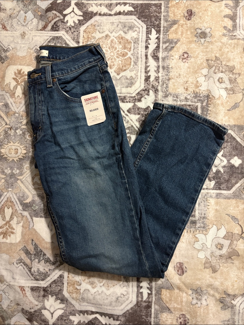 Signature Men's Relaxed Jeans in Dark Blue Wash